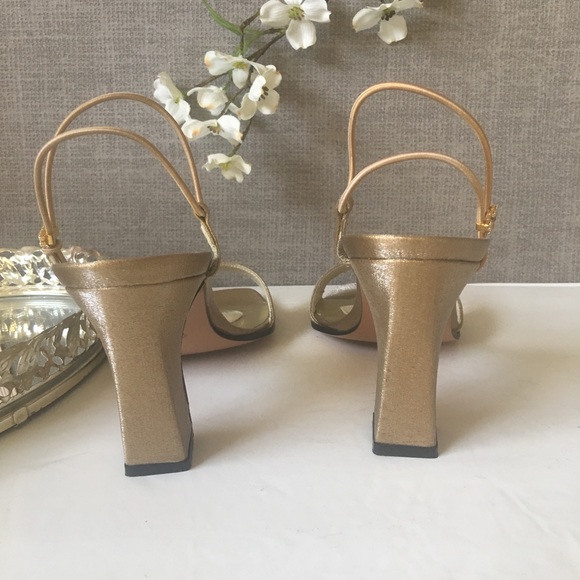 Stuart Weitzman Gold Sandal - Picture 4 of 6